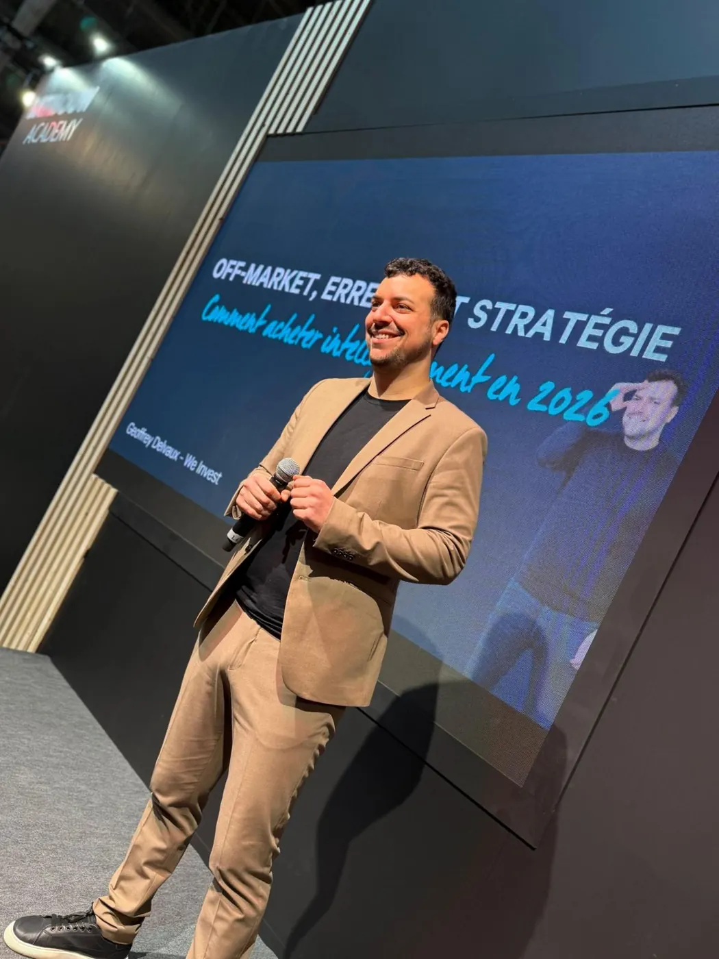 Geoffrey sur la scène de Batibouw Academy